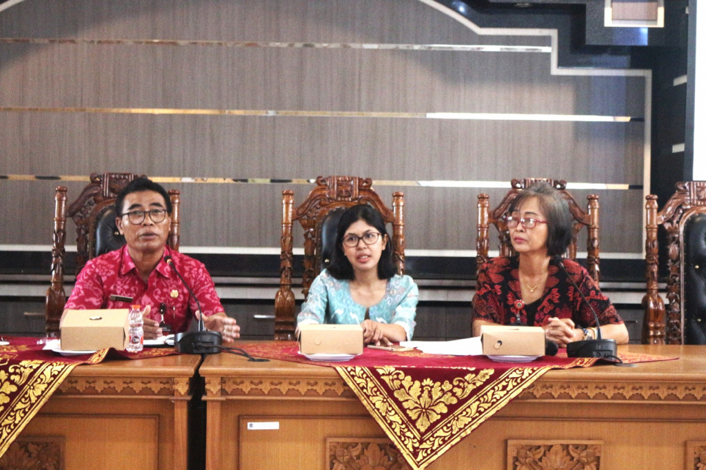 Kegiatan Penyuluhan KB dan Kesehatan Reproduksi Calon Pengantin (CATIN) di Desa Dalung